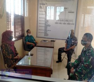 Tingkatkan Komunikasi  Babinsa Sumber Dengan Pemerintah Kelurahan Dalam Penanganan Covid-19