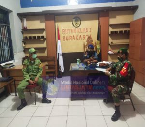 Laksanakan Patroli Malam Bersama Linmas di Rutan Kelas I