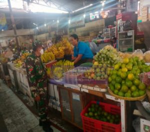 Jalin Keakarban Dengan Pedagang Koptu Agus Supomo Komsos di Pasar Gede