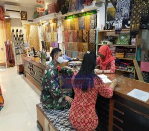 Serka Giminanto Sambangi Toko batik Merak Manis