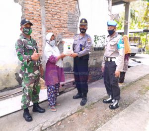 Peringati HUT RI ke 75 TNI Polri Bagi Paket Sembako