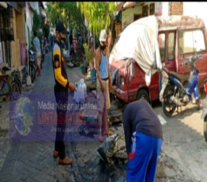 Kegiatan Kerja Bakti RW 03 Kel : Sidotopo Kec : Semampir Bersama Bhabinkamtibmas Polsek Semampir