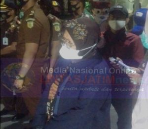 Forkopimda Jatim Blusukan Dan Pembagian Masker Di Pasar Keputran Surabaya