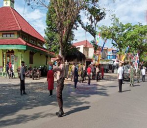 Petugas Gabungan Tertibkan Penggunaan Masker