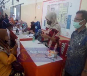 Warga Surabaya Menikmati (BST) Pendistribusian Melalui Kantor Pos Besar Kebon Rojo