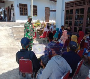 Babinsa  Edukasi Warga Binaan Pentingnya Prokes Saat Ini