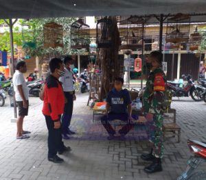 Peran Aktif Babinsa Manahan melaksanakan Kegiatan Adaptasi Kebiasaan Baru penanganan Covid-19