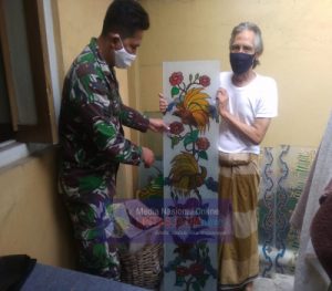 Babinsa Punggawan Ke Tempat Kerajinan Tangan Rumahan