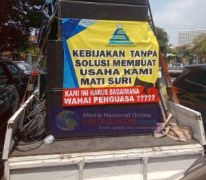 Ratusan Pekerja Seni Datangi Balai Kota Guna Meminta Haknya