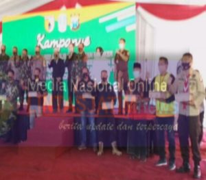 Forkopimda Jatim dan Daerah Menggelar Kampanye Penggunaan dan Pembagian Masker