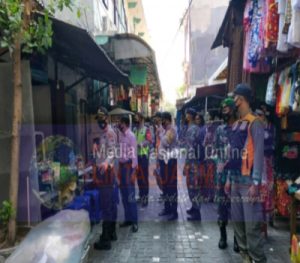 Polsek Semampir Lakukan Operasi Masker di Wisata Ampel Bareng Satpol PP & Koramil