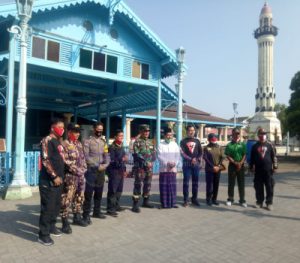 HUT FKPPI Ke-42, TNI-POLRI Bersama FKPPI 11.35 Surakarta  Bersihkan Masjid Agung Dan Tempat Ibadah