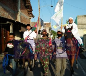 Babinsa Joyontakan Ikut Andil Dalam Jalan Sehat dan Donor Darah