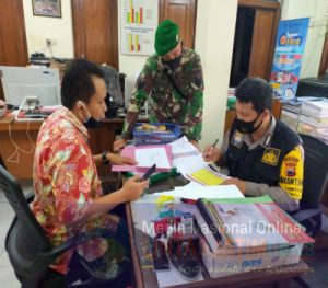 Pererat Tali Silaturahmi Serka Giminanto Jalin Komsos Dengan Perangkat Kelurahan