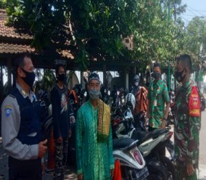 Peran Aktif Sertu Isdiyanto Dalam Kegiatan AKB Penanganan Covid -19 di Masjid Al- wustho Ketelan