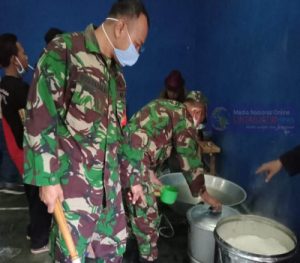 Babinsa Cepogo Bantu Penyediaan Dapur Umum Korban Kebakaran Pasar Cepogo