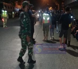 Piket Koramil 04/jebres Laksanakan Patroli Malam Gabungam Bersama Poltresta Dan Satpol-PP Dilanjutkan Operasi Masker