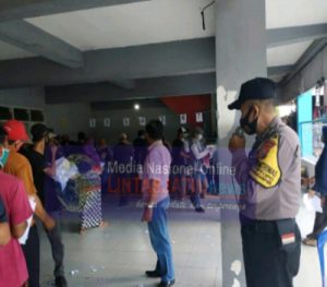 Polsek Semampir Kawal Pembagian BLT di Terminal Wisata Religi Ampel