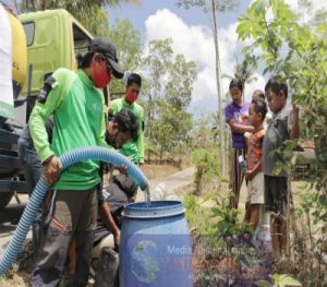 Hadapi Kemarau DD Bareng Relawan Jatim Distribusikan 30.000 Liter Air Bersih Bagi Dua Desa di Pacitan