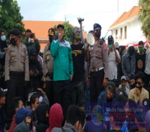 Unjuk Rasa Tolak Omnibus Law Diwarnai Kericuhan