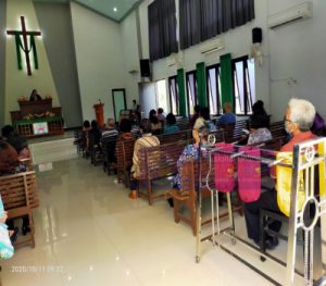 Yakinkan Sesuai Protkes, Sertu Aswan Turun Kelapangan Cek Warganya Yang Sedang Beribadah di Gereja