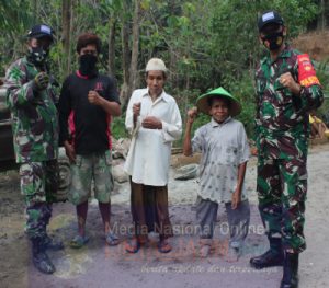 Dengan Keterbatasan Fisik Yang Dipunya, Tak Memupuskan Semangat Mbah Samin Dan Triyatno Sukseskan TMMD Di Desanya