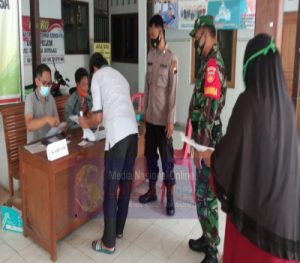 Pembagian BLT Desa Pelem Di Kawal TNI Polri