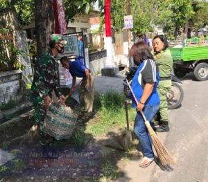 Sertu Suparno Pelopori Kegiatan Kerja Bakti Bersama Warga di Wilayah Binaan