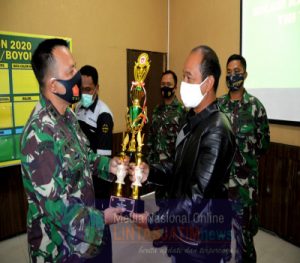 Dandim Serahkan Hadiah Lomba Fotografi