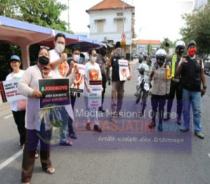 Pengawalan Para Buruh Demontran Dipimpin Langsung Oleh Kapolres Perak Menuju Kantor Pemprov Jatim