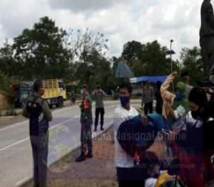 Petugas Gabungan Gelar Operasi Di Taman Irung Petruk