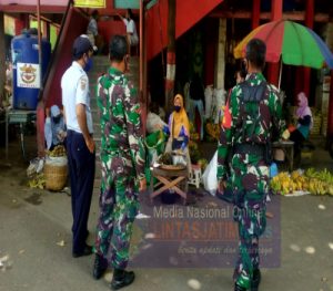 TNI Polri Biasakan Warga Pakai Masker Dengan Sosialisasi