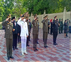 Peringati Hari Pahlawan, Dandim 0735/Surakarta Bersama Forkopimda Laksanakan Ziarah Nasional Dan Tabur Bunga