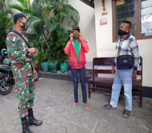 Adaptasi Kebiasaan Baru Sertu Dwi Komsos Sekaligus Edukasi Covid-1