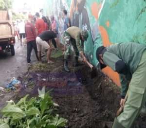 Kapten Inf Paidi Pimpin Langsung Kegiatan kerja Bakti di Wilayah