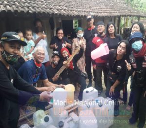 Peduli Sesama, Bikers FKPPI Motherland (BFM) Swadek Indonesia Distrik Surakarta Distribusikan Air Bersih Kepada Warga Terdampak Kekeringan