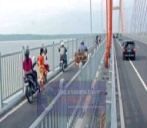 Diduga Stress Seorang Pria Hilang di Tengah Jembatan Suramadu