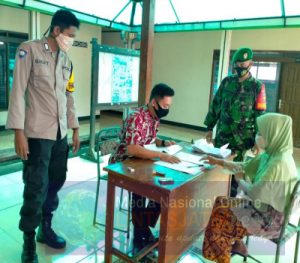 Kepedulian TNI Polri Awasi dan Dampingi Pembagian BLT