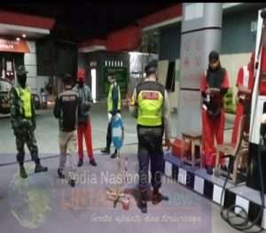 Babinsa Harap Petugas SPBU Berani Tegur Pengendara Tak Bermasker