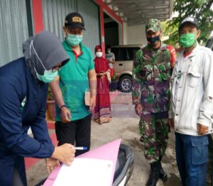 Babinsa Dampingi Pemulangan Pasien Sembuh Covid 19