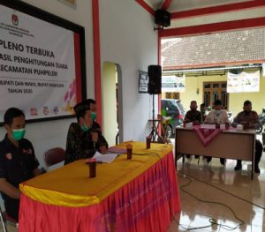 Kapten Inf Tono Beserta Forkopincam Puhpelem Hadiri Rapat Pleno Rekapitulasi Penghitungan Suara Tingkat PPK