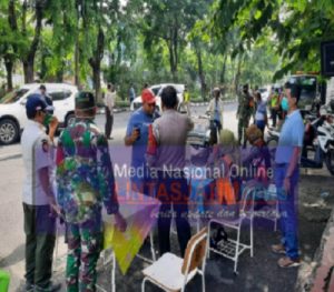 Melonjaknya Kasus Covid-19 di Jatim, Polsek Pabean Cantikan dan Instansi Samping Melaksanakan Operasi Masker