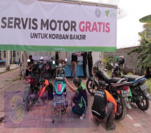 Pasca Banjir Gresik, DD Jatim Bersama Jarkomnas Gelar Servis Motor Gratis