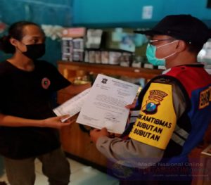 Bhabinkamtibmas Kelurahan Bubutan Bersama Tiga Pilar Kecamatan Bubutan Melakukan Himbauan dan Sosialisasi Pembatasan Perayaan Malam Tahun Baru 2021