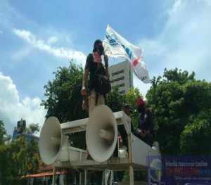 Ratusan Buruh Jatim Gelar Unjuk Rasa Di Penghujung Tahun