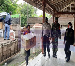 TNI – POLRI Amankan Logistik Pilkada