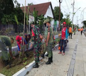 Lestarikan Lingkungan,Koramil 04/Jebres bersama Polsek Dan DLH Surakarta Laksanakan Penanaman Pohon