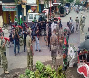 Serka M Nasirin Bersinergis Dengan Polri Dan Satpol PP Laksanakan Operasi Yustisi di Pasar Tradisional Nusukan