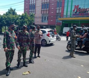 Sinergitas TNI Polri dan Linmas Wilayah Serengan dalam Edukasi PPKM