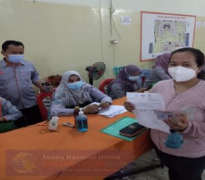 Pendistribusian BST Tahap 10 di Kantor Pos Kebon Rojo Tetap Dengan Penerapan Protokol Kesehatan